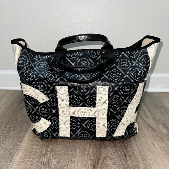 NWT Chanel Black and White Geometric Tote Bag - Picture 1 of 9